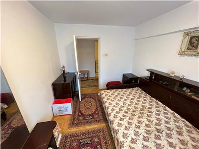 Apartament 3 camere, etaj 2, zona Pompieri de vanzare
