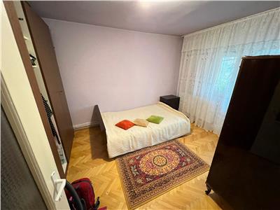 Apartament 3 camere, etaj 2, zona Pompieri de vanzare