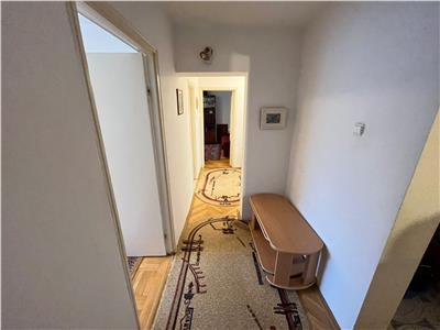 Apartament 3 camere, etaj 2, zona Pompieri de vanzare