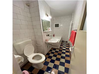 Apartament 3 camere, etaj 2, zona Pompieri de vanzare