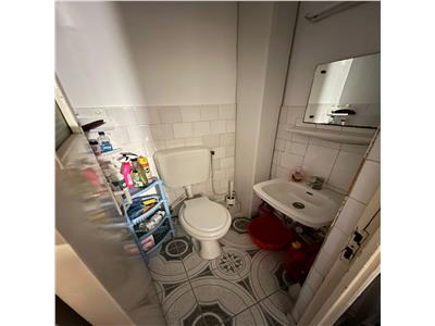 Apartament 3 camere, etaj 2, zona Pompieri de vanzare