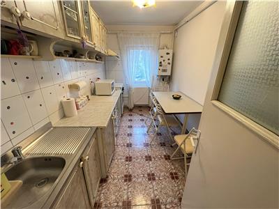 Apartament 3 camere, etaj 2, zona Pompieri de vanzare