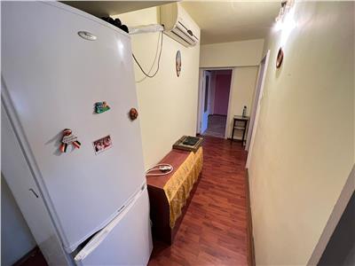 Apartament 3 camere, etaj 4, Bdul Unirii  Sala Polivalenta