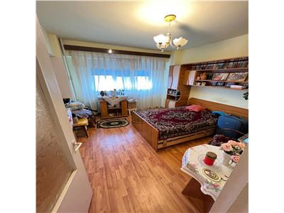 Apartament 3 camere, etaj 4, Bdul Unirii  Sala Polivalenta