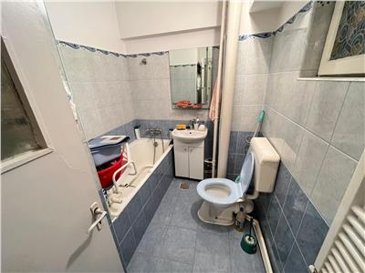 Apartament 3 camere, etaj 4, Bdul Unirii  Sala Polivalenta
