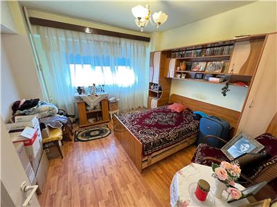 Apartament 3 camere, etaj 4, Bdul Unirii  Sala Polivalenta