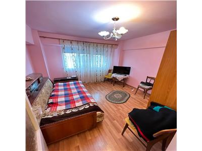 Apartament 3 camere, etaj 4, Bdul Unirii  Sala Polivalenta