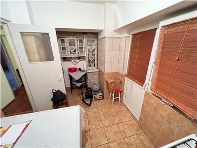 Apartament 3 camere, etaj 4, Bdul Unirii  Sala Polivalenta