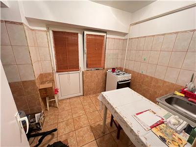 Apartament 3 camere, etaj 4, Bdul Unirii  Sala Polivalenta