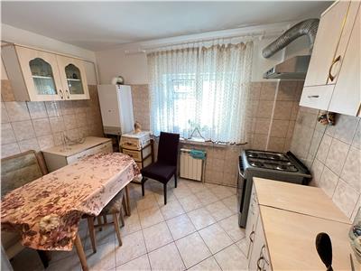 Apartament 4 camere, etaj 1, 2 bai, zona Lidl - Central