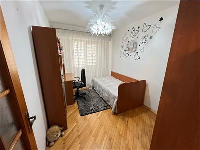 Apartament 3 camere, etaj 3, zona Brailei , mobilat, utilat , liber