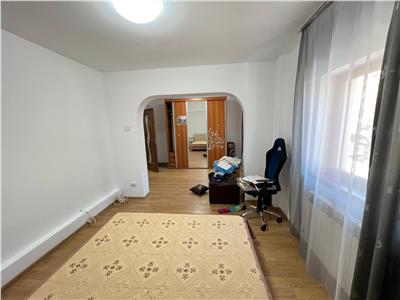 Apartament 3 camere , parter, mobilat partial, CT, AC, izolat
