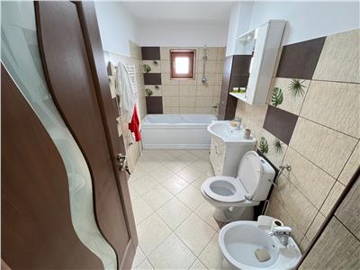 Apartament 3 camere , parter, mobilat partial, CT, AC, izolat