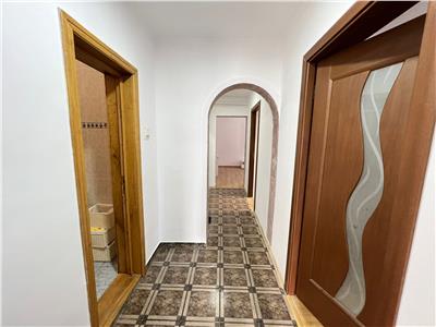 Apartament 3 camere , parter, mobilat partial, CT, AC, izolat