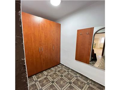 Apartament 3 camere , parter, mobilat partial, CT, AC, izolat