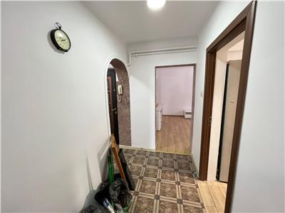 Apartament 3 camere , parter, mobilat partial, CT, AC, izolat