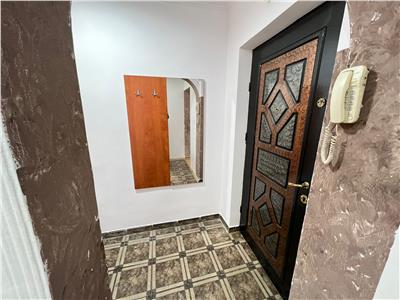 Apartament 3 camere , parter, mobilat partial, CT, AC, izolat