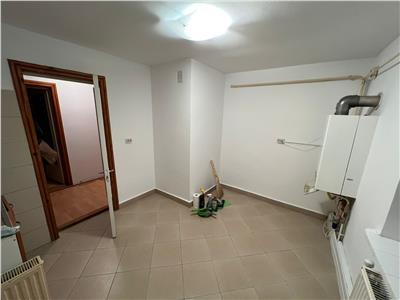 3 camere, 80mp, zona Lidl  fosta Autogara etaj 3 cu acoperis, liber