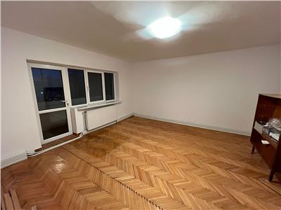 3 camere, 80mp, zona Lidl  fosta Autogara etaj 3 cu acoperis, liber