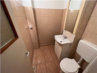 3 camere, 80mp, zona Lidl  fosta Autogara etaj 3 cu acoperis, liber
