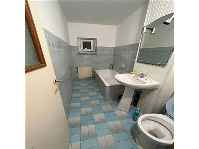 3 camere, 80mp, zona Lidl  fosta Autogara etaj 3 cu acoperis, liber