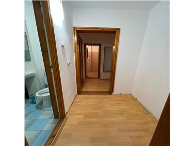 3 camere, 80mp, zona Lidl  fosta Autogara etaj 3 cu acoperis, liber