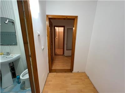 3 camere, 80mp, zona Lidl  fosta Autogara etaj 3 cu acoperis, liber