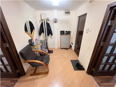 3 camere, etaj 1, 74mp, zona Longinescu , renovat si mobilat