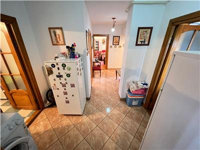 Apartament 3 camere, ultracentral , etaj 10 , lift nou !