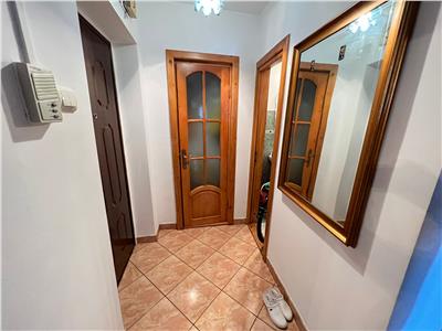 Apartament 3 camere, ultracentral , etaj 10 , lift nou !