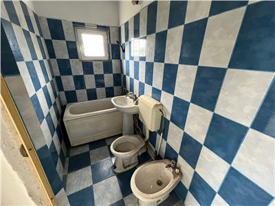 Apartament 3 camere, zona Sud  Scoala 8, necesita renovare