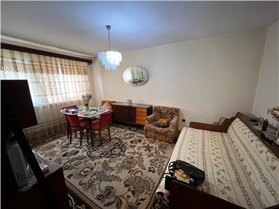 Apartament  3 camere, etaj 3 din 4, izolat, centrala, termopane