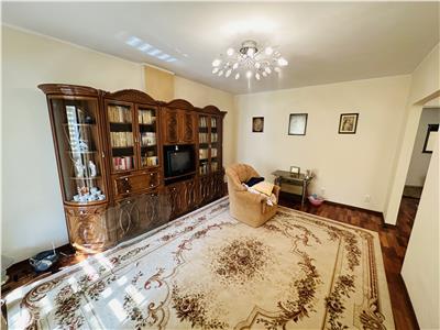Apartament 3 camere + BOXA, etaj 3, zona Sala Polivalenta
