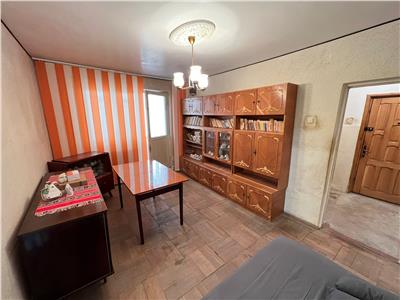 Apartament 2 camere, etaj 1, centrala termica, izolat, termopane