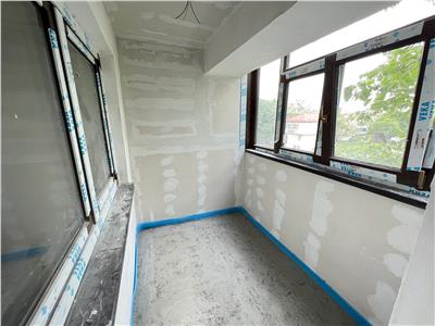 Apartament 3 camere, etaj 2 , ultracentral, in curs de renovare totala.