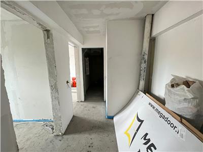 Apartament 3 camere, etaj 2 , ultracentral, in curs de renovare totala.