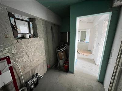 Apartament 3 camere, etaj 2 , ultracentral, in curs de renovare totala.