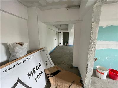 Apartament 3 camere, etaj 2 , ultracentral, in curs de renovare totala.