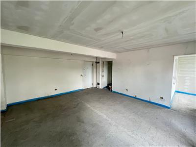 Apartament 3 camere, etaj 2 , ultracentral, in curs de renovare totala.