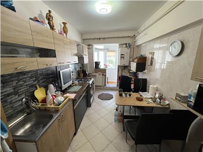 Apartament 4 camere,etaj 2, centrala termica, P Grigorescu