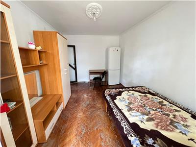 Apartament 2 camere, etaj 1, zona sud, decomandat, liber