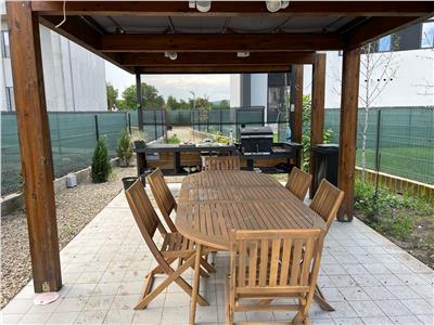 Casa parter, doua dormitoare , living cu bucatarie, baie, terasa, acces piscina