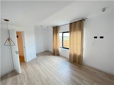 Casa parter, doua dormitoare , living cu bucatarie, baie, terasa, acces piscina