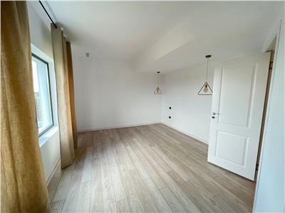 Casa parter, doua dormitoare , living cu bucatarie, baie, terasa, acces piscina