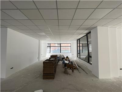 Spatiu comercial zona Politie,BLOC NOU,100 mp