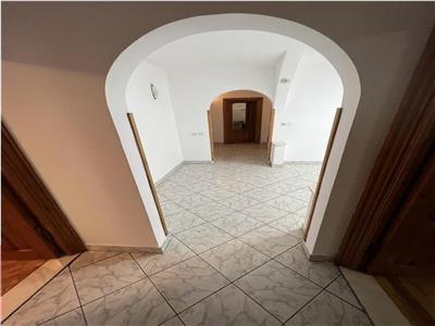 Apartament 4 camere/spatiu comercial/ parter/ Brailei