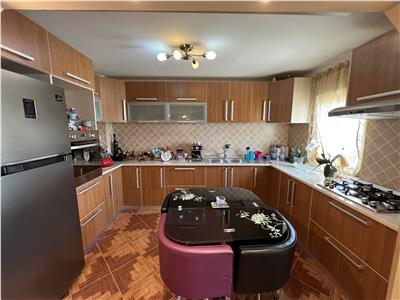 Apartament 4 camere,etaj 2/4, renovat,zona Inspectoratul Scolar