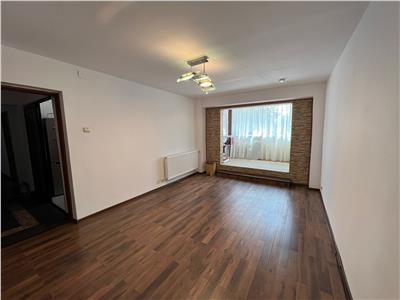 Apartament 3 camere, etaj 1, zona Ultracentrala (Ceasul Rau)