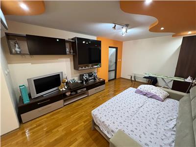2 camere, etaj 2,  hol patrat , balcon si logie , zona  BCR
