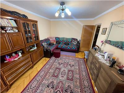Apartament 2 cam, et 1/3, zona Comisia Centrala